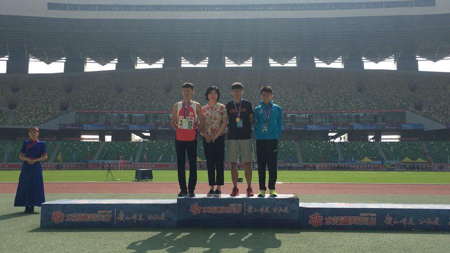 我校在第十七屆全國(guó)大學(xué)生田徑錦標(biāo)賽上獲得兩枚金牌